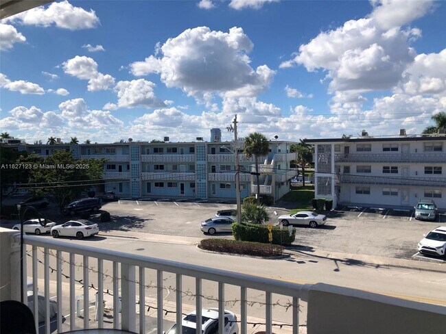 Building Photo - 462 Golden Isles Dr