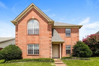 Building Photo - 784 Breeze Way