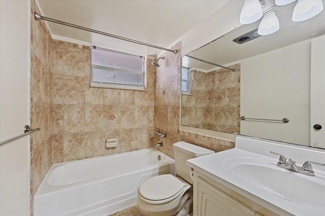 Building Photo - 719 Lori Dr