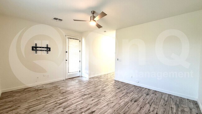 Building Photo - 4927 W Magdalena Ln