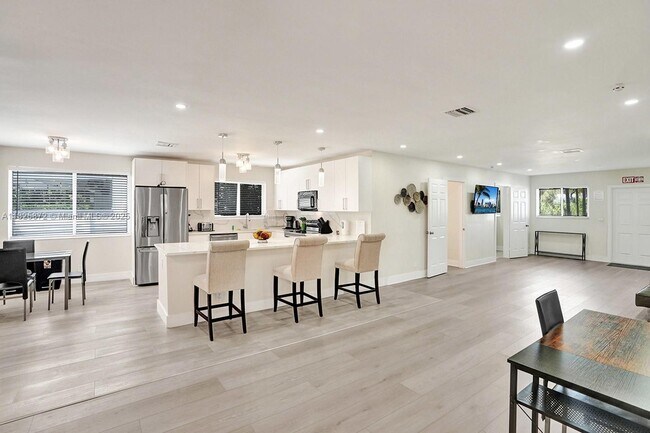 Building Photo - 1018 Adams St