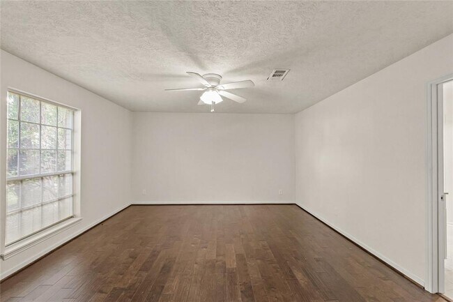 Building Photo - 14110 Saddlebend Dr