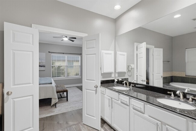 Building Photo - 9003 Bayview Cove Dr
