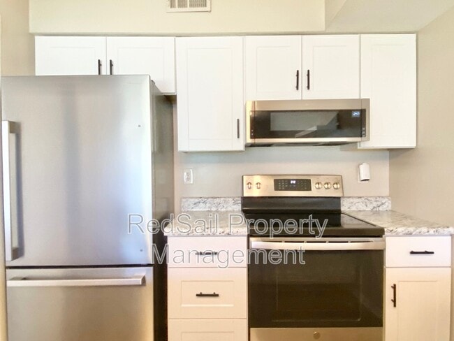 Building Photo - 3833 Foxglove Ct