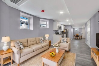 Building Photo - 155 Clifton Ave