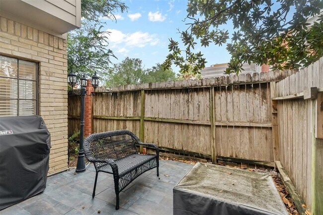 Building Photo - 2220 Bering Dr