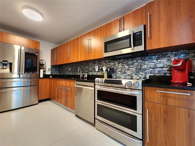 Building Photo - 3000 S Ocean Dr