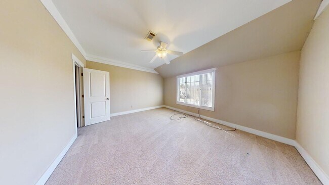 Building Photo - Three Story Townhome Rosemary Gate