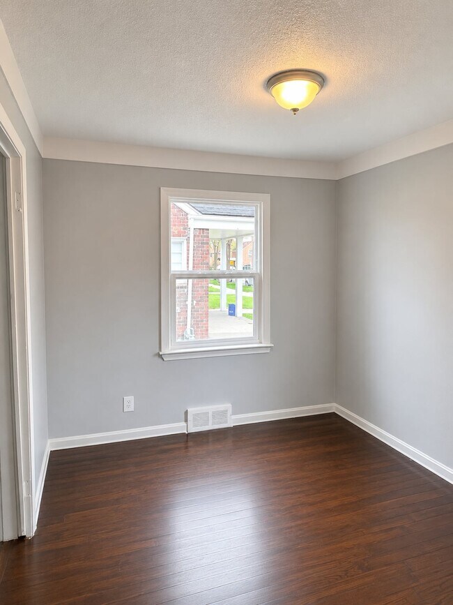 Building Photo - 11867 Laing St