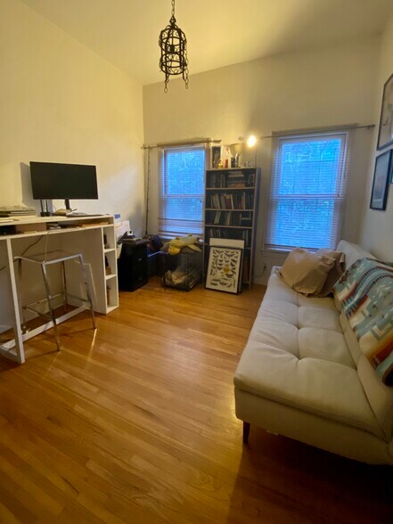 2nd bedroom windows face east - 1622 Delta St