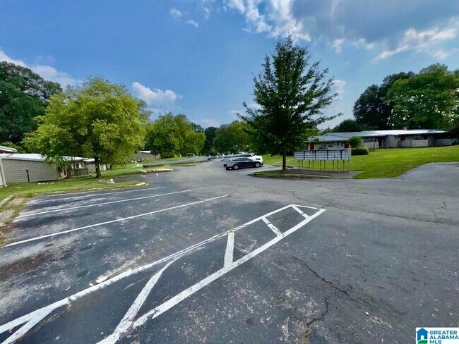 Building Photo - 1700 Greenbrier Dear Rd