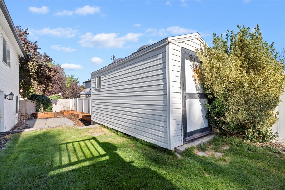 Shed - 954 W River Point Cir