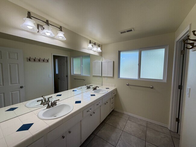 Building Photo - 2735 Almaden St