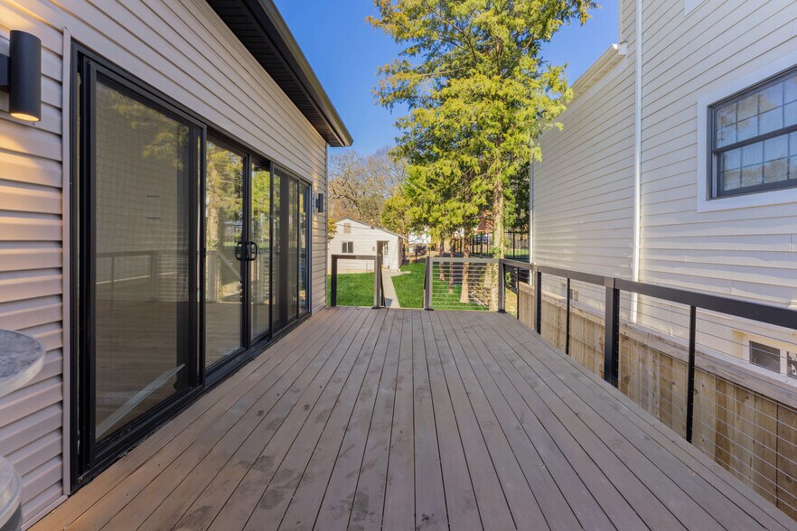 Building Photo - 6515 Nashville Ave