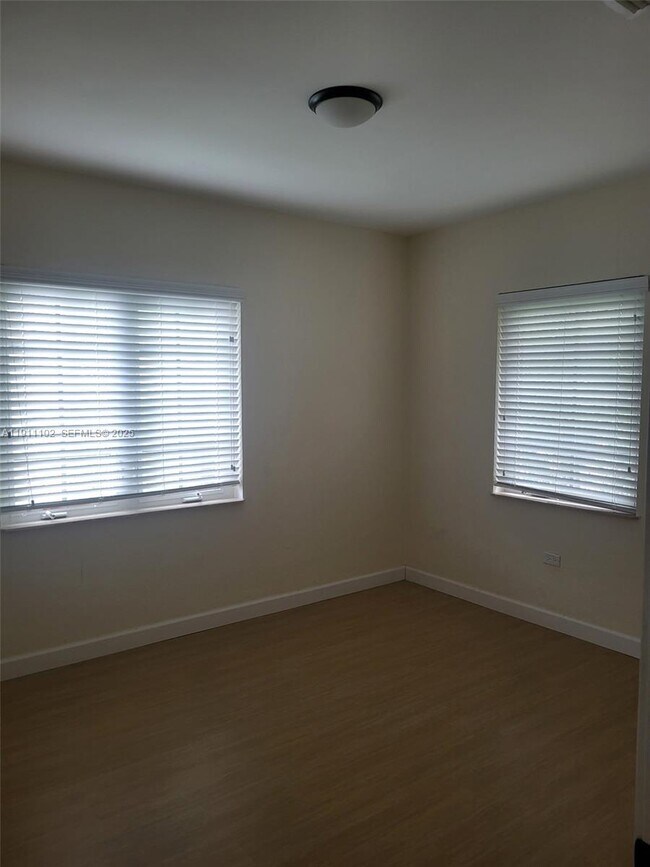 Building Photo - 215 Sidonia Ave