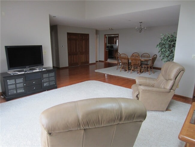 Building Photo - 3304 Baer Beach Rd