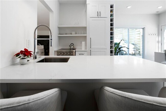 Building Photo - 217 Arnold Mill Rd