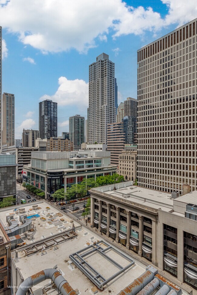 Building Photo - 550 N St Clair St