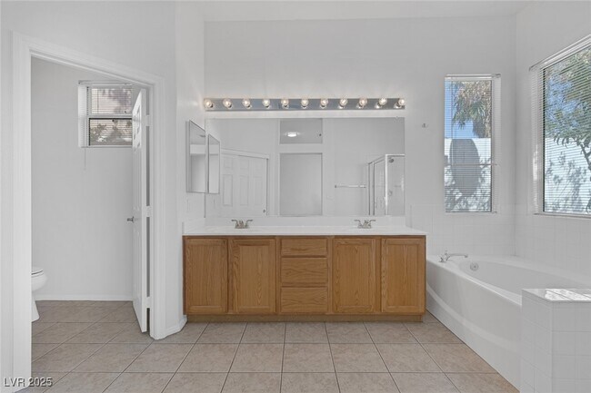 Building Photo - 10132 Crest Brook Pl