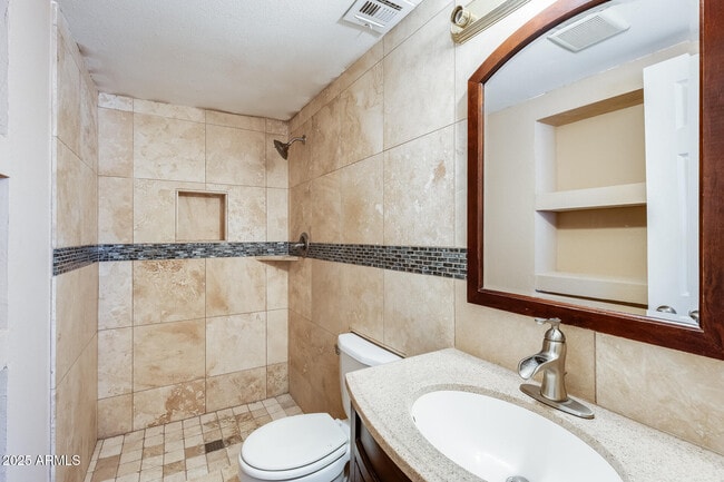 Building Photo - 17633 N 15th Ave