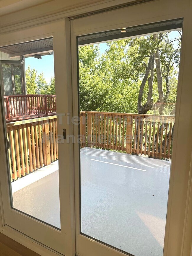 Building Photo - Beautifully Remodeled 4 Bedroom / 3 Bath /...