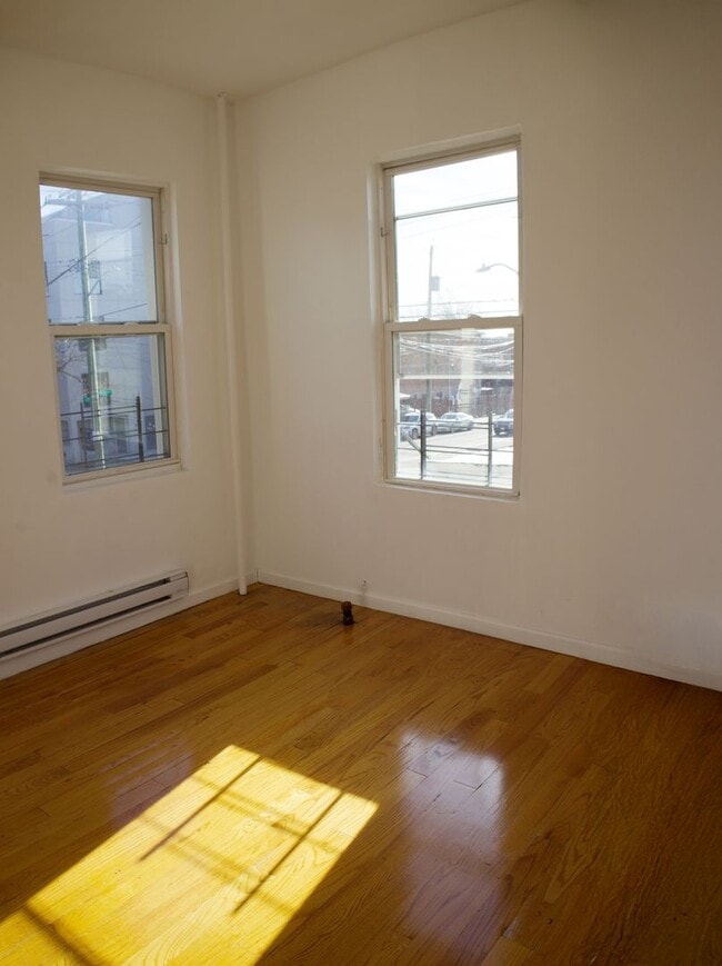 Building Photo - 3663 Bronxwood Ave