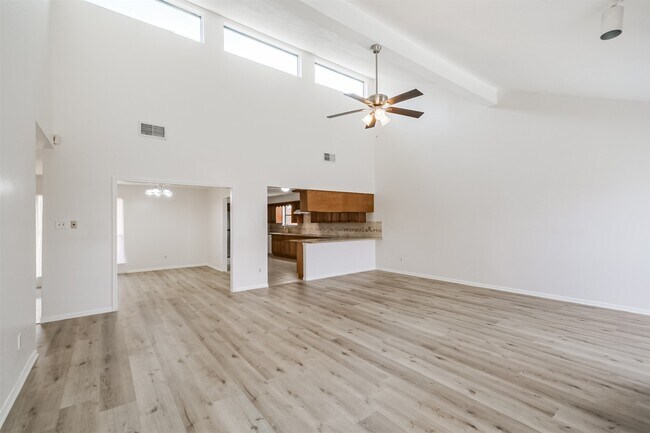 Building Photo - 2815 Arrowhead Dr