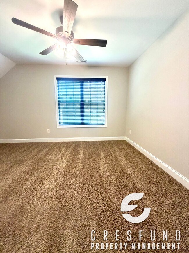 Building Photo - Spacious 3Br 2.5 Bath with Bonus room Fenced in yard