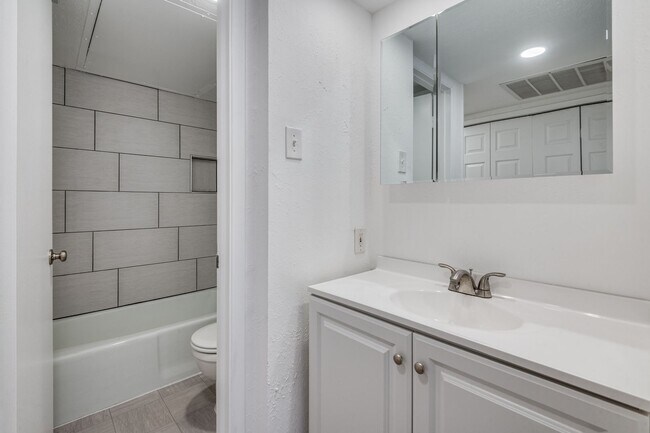 Building Photo - RARE GEM / 1-Bed in Quail Run Community
