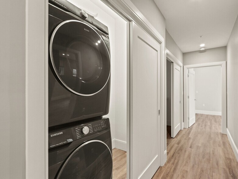 Building Photo - 27 Vinton St