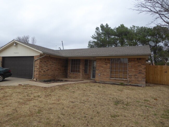 Building Photo - Corner Lot