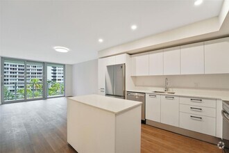 Building Photo - 1500 Bay Rd