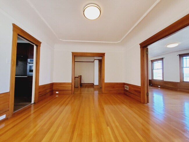 Building Photo - 833-833 24th Ave