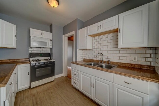 Building Photo - 27 E Milton Ave