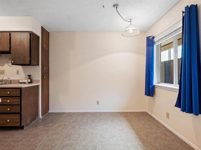 Building Photo - 3513 Westchester Ave