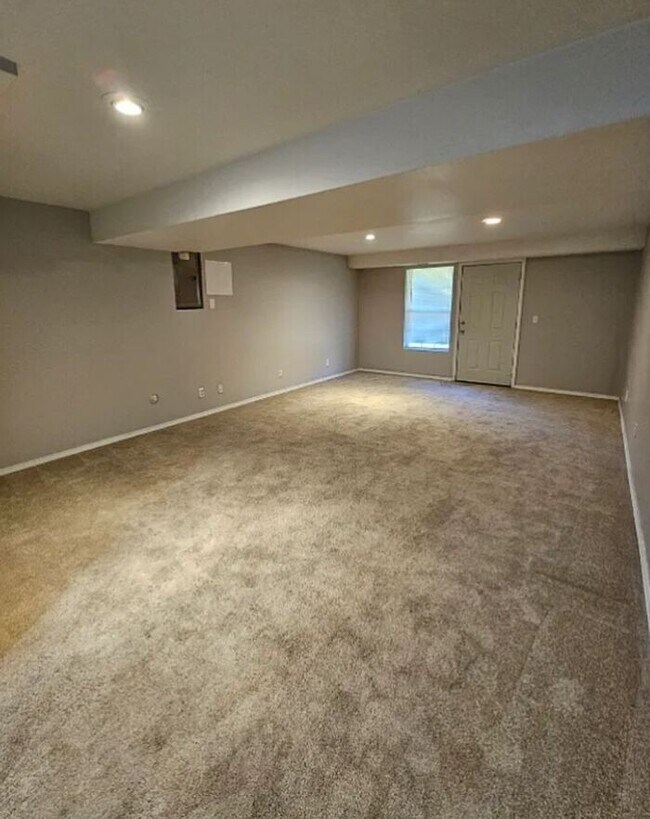 Building Photo - Great Location!!!!