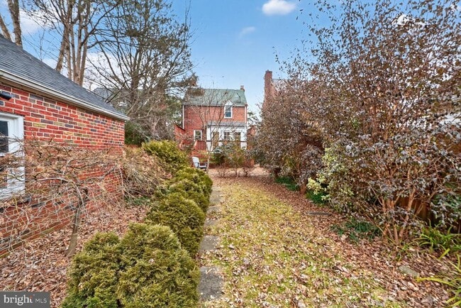 Building Photo - 4428 Butterworth Pl NW