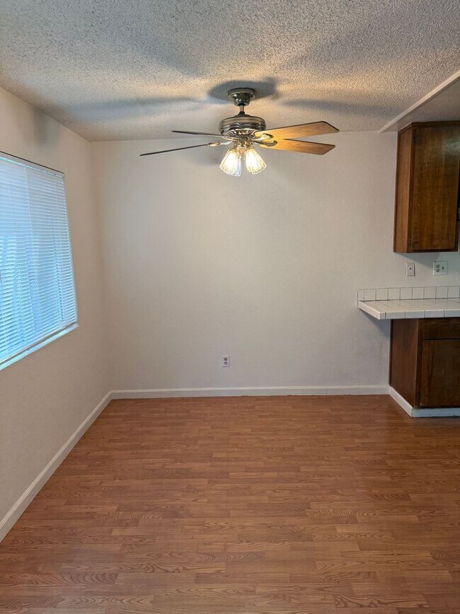 Building Photo - **Available Now** 2 Bedroom 1 Bath, 1st Floor End Unit Condo