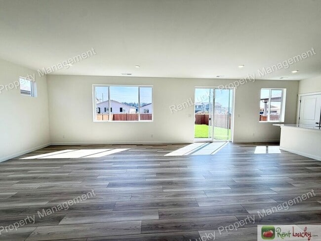 Building Photo - 17056 127th St E