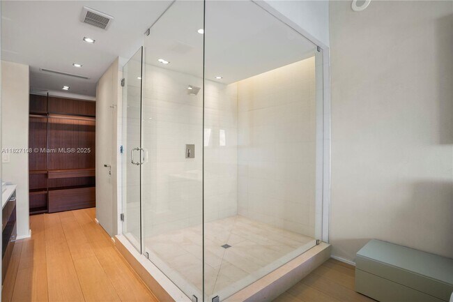 Building Photo - 650 NE 32nd St