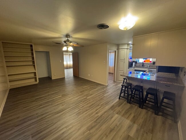 Building Photo - 550 E N 19th St