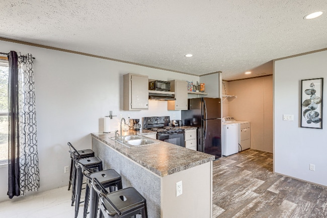 Building Photo - 930 County Rd 3390