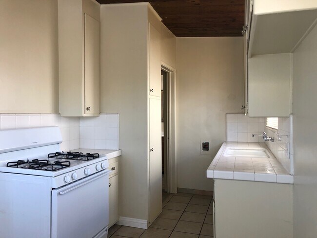 Building Photo - 6727 Pickering Ave