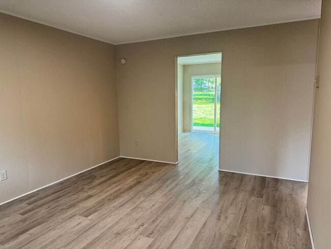 Building Photo - 511 Everett Ln