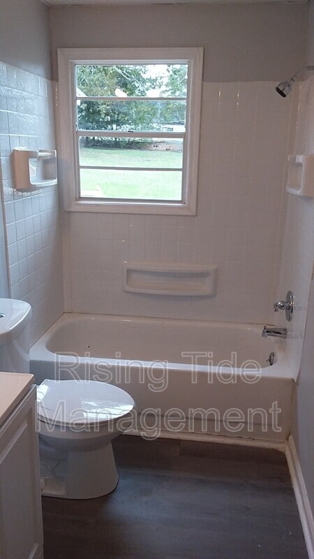 Building Photo - 2529 Circle Dr