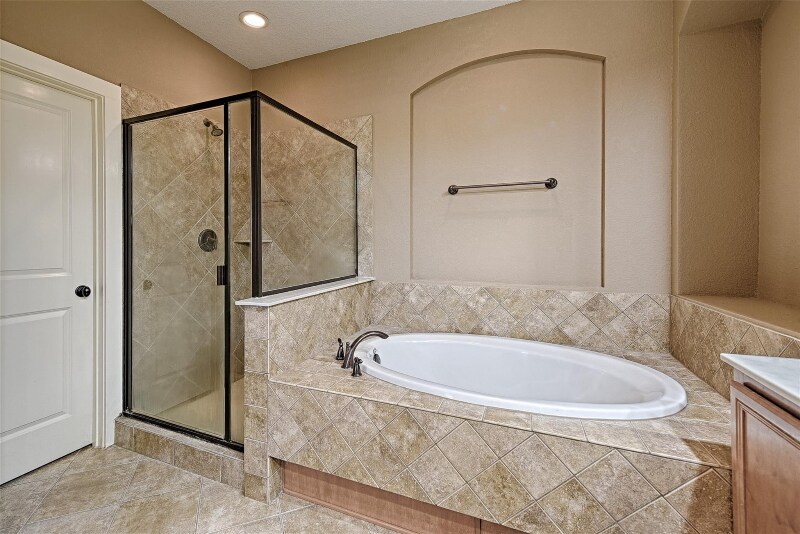 Building Photo - 1605 Brook Glen Dr