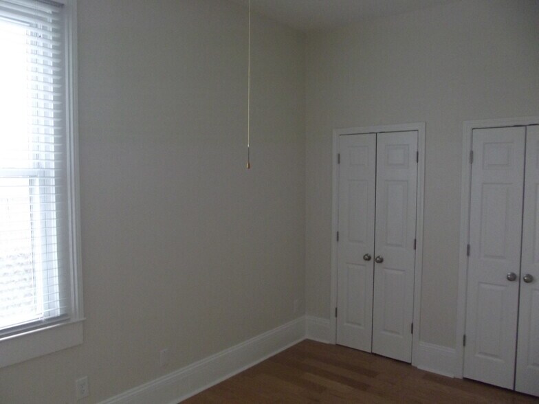 Bedroom 3 - 906 E Chestnut St