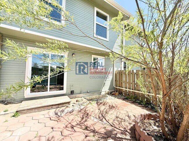 Building Photo - 3805 Smoke Tree Dr