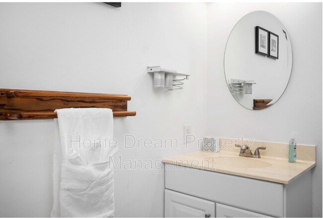 Building Photo - 11 Endicott Ln