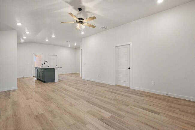 Building Photo - 2609 Garland Ave